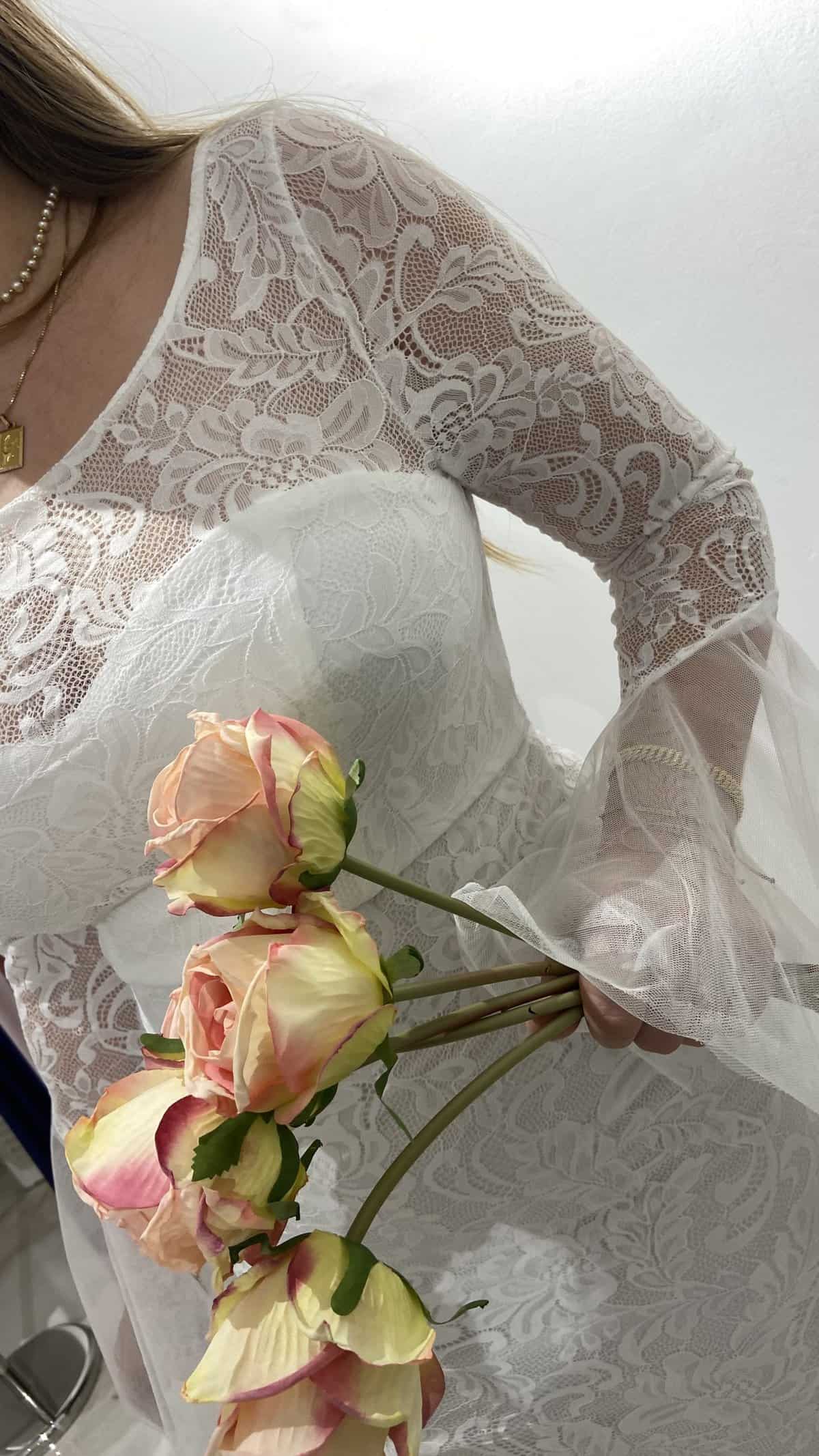 Robe de mariée manches longues en dentelle