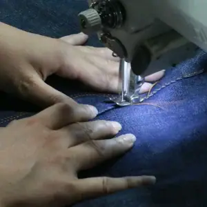 Ourlet de pantalon : jean cousu à la machine à coudre