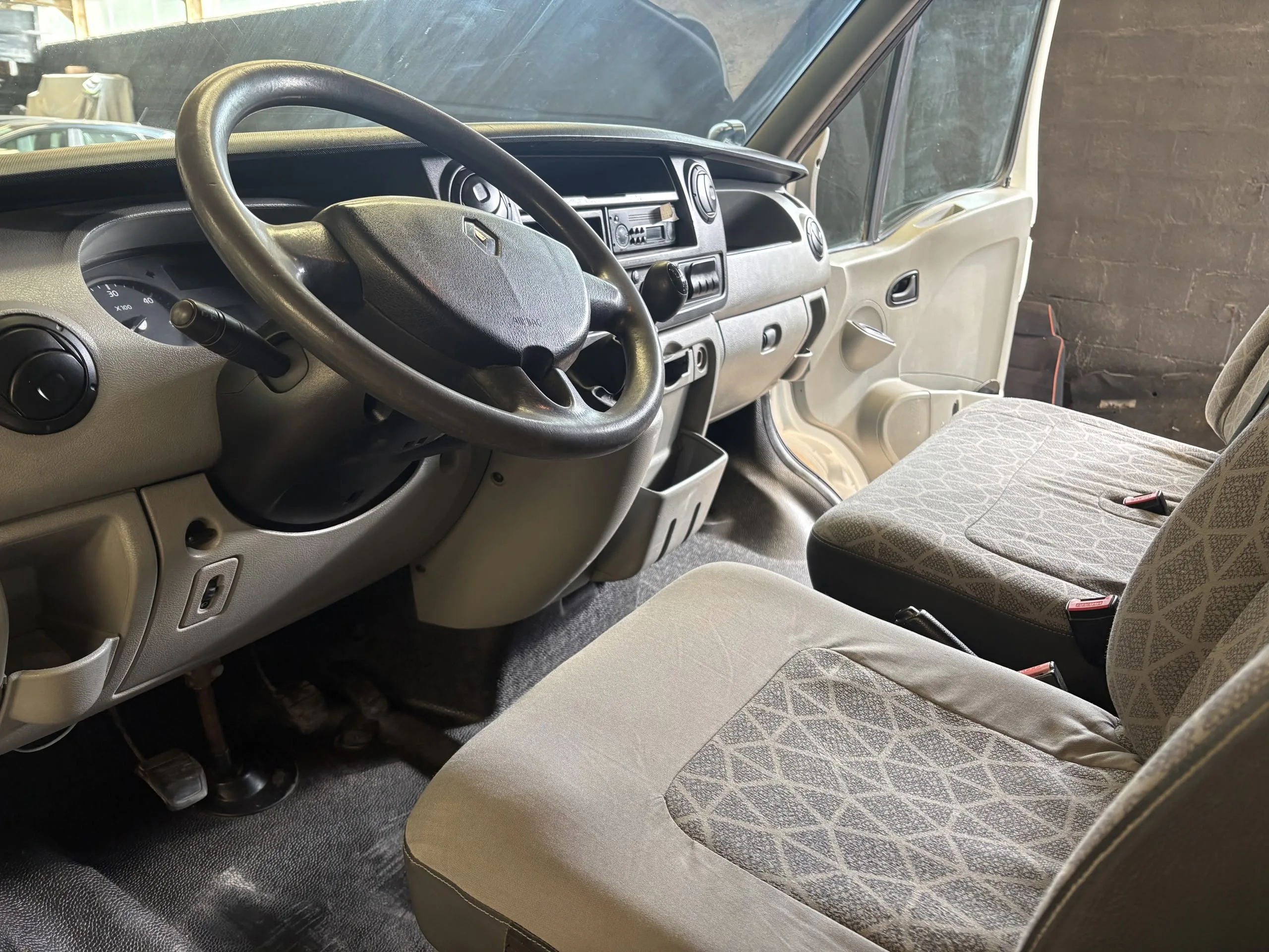 RENAULT MASTER II CAISSE 2.5l dCi 100CV – ORIGINE FRANCE – photo 11