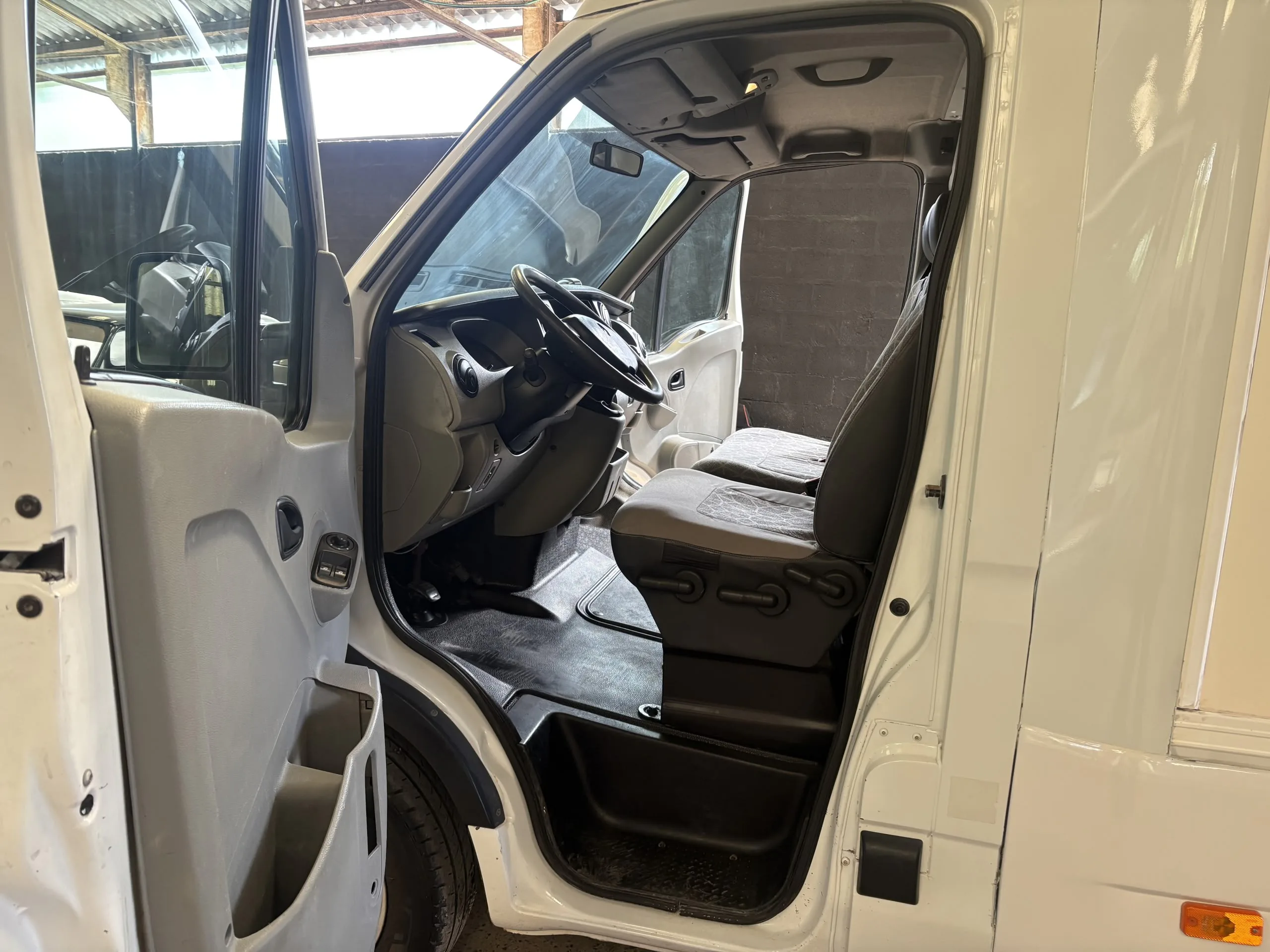 RENAULT MASTER II CAISSE 2.5l dCi 100CV – ORIGINE FRANCE – photo 12