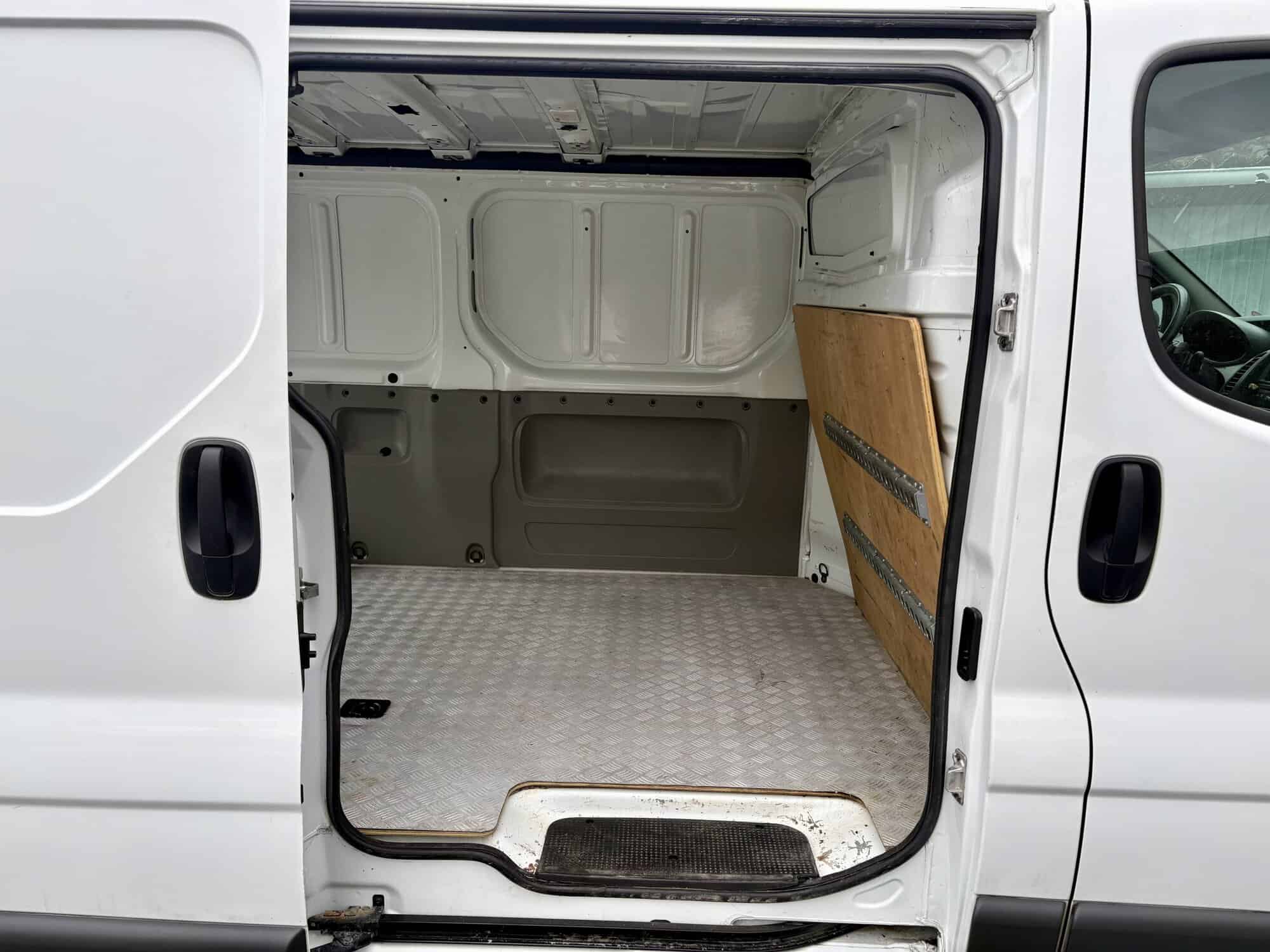 RENAULT TRAFIC L2H1 2.0 dCi 90cv – 2013 – 1ère main – photo 10