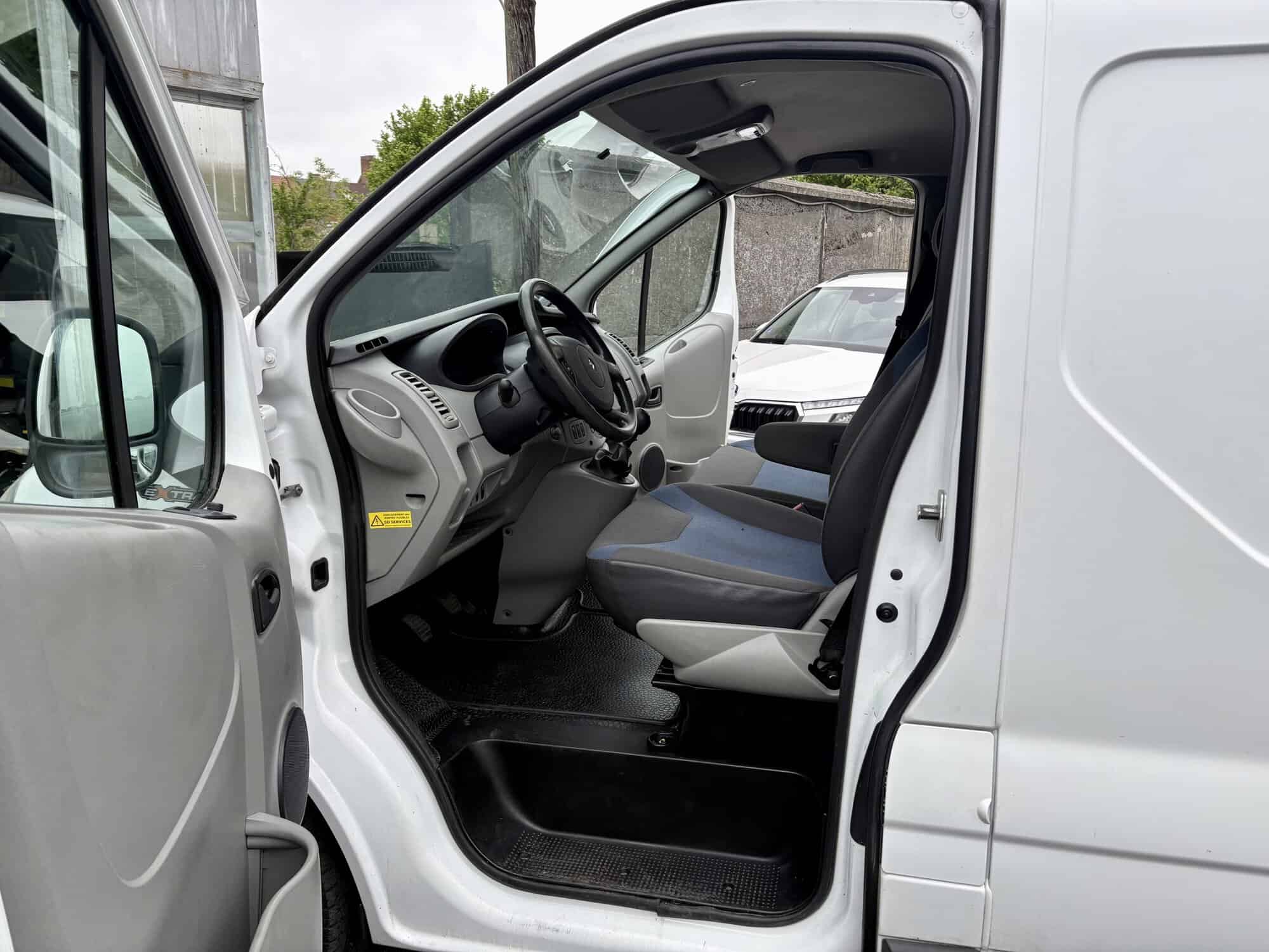 RENAULT TRAFIC L2H1 2.0 dCi 90cv – 2013 – 1ère main – photo 6