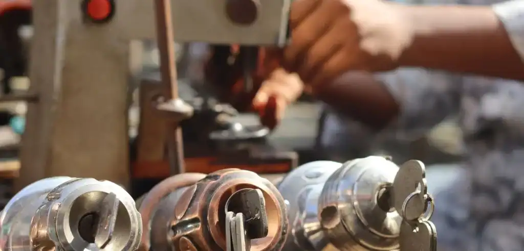 Serrurerie Concept – serrurier au travail